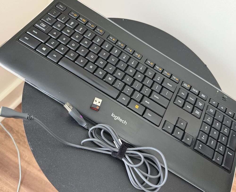 Logitech K800 Illuminated Wireless Keyboard w/dongle/cord- TESTED